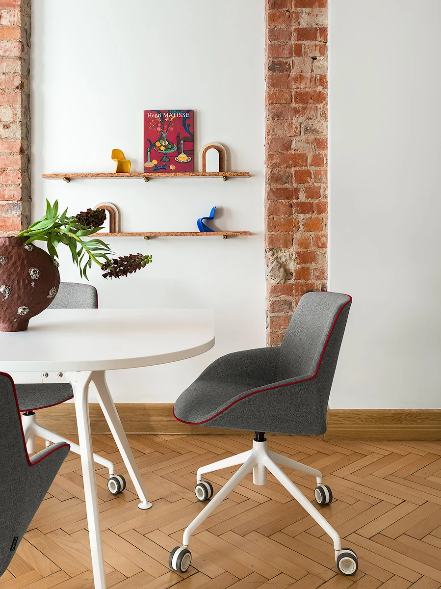 Диплом Всероссийского архитектурного фестиваля Лучший интерьер в номинации реализованный общественный интерьер